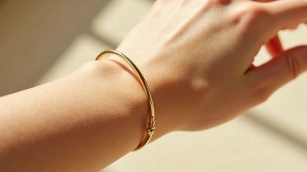 Choisir un bracelet doré : élégance et brillance au quotidien
